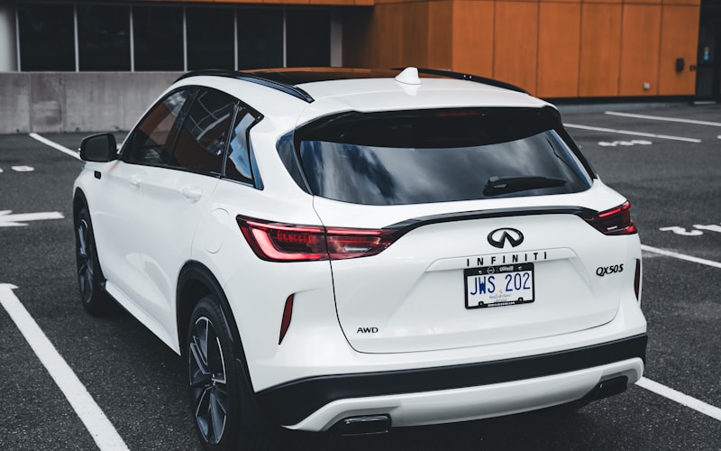 A white Infiniti QX50 crossover